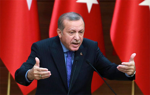Recep Tayyip Erdogan Erdogan acusa a EEUU de armar a terroristas en Siria